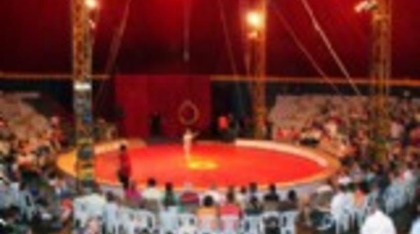 Samsunlular, sirkle selin acısını unutmaya &ccedil;alıştı