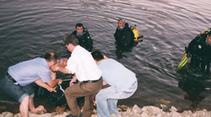 Top oynarken g&ouml;lette boğuldu