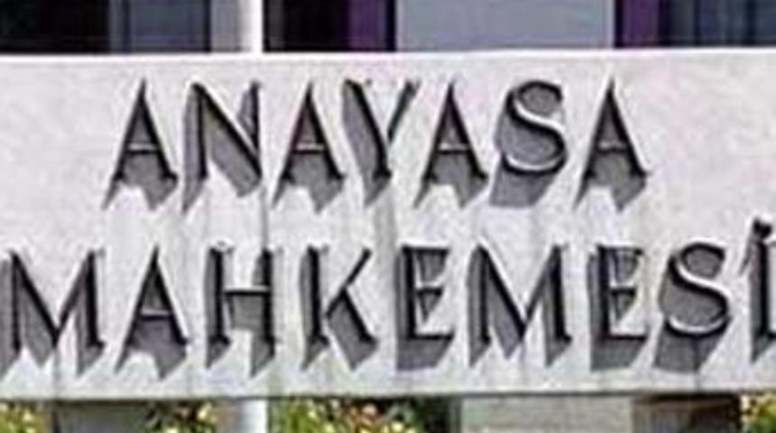 AKP Anayasa Mahkemesi'nin t&uuml;rban kararını bekleyecek