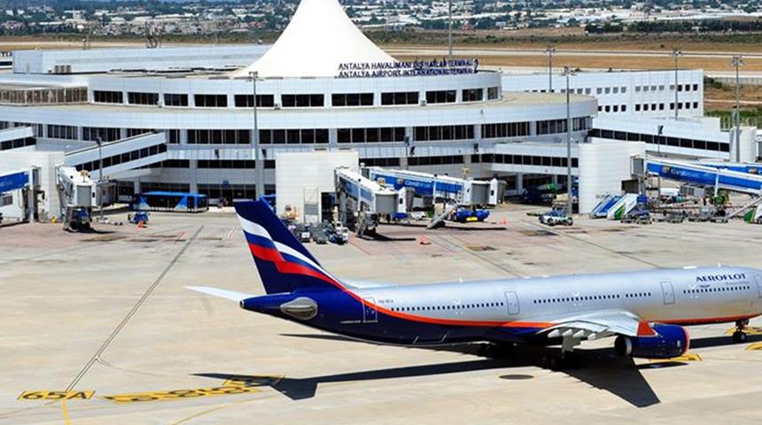 Antalya Havalimanı'nda uçak ve yolcu trafiğinde tüm zamanların rekoru kırıldı!