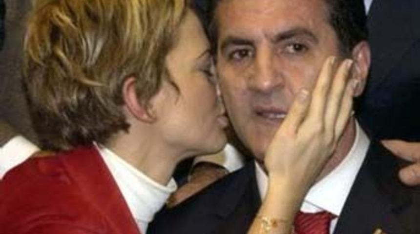 Mustafa Sarıg&uuml;l eşinden boşandı