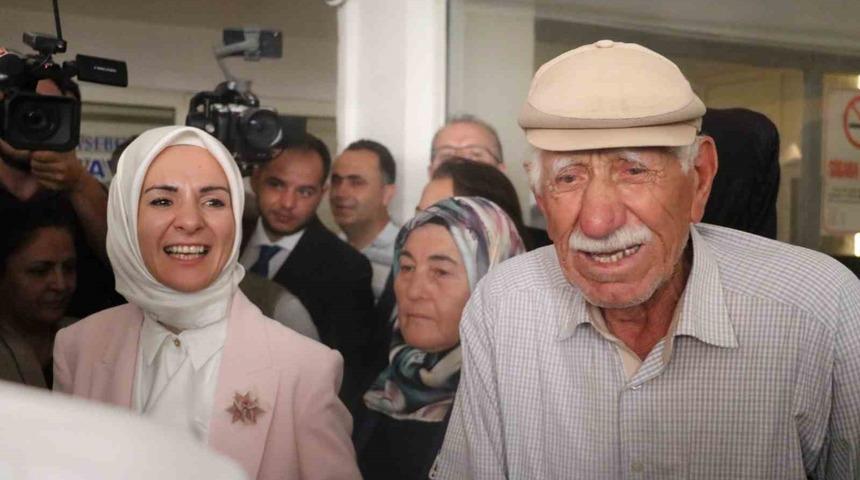 Yeğenini bakan olarak ilk kez gördü! Gözyaşlarına hakim olamadı: Heyecanlandım, helal olsun vallahi