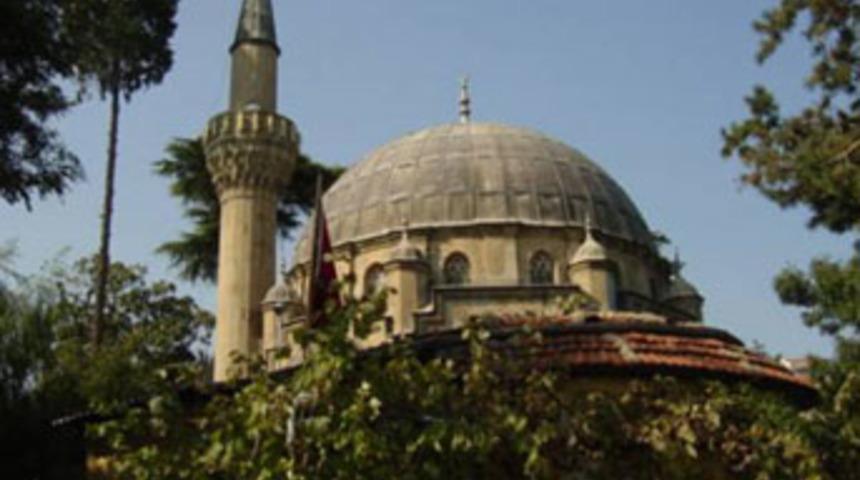 İmam oğluna camiide d&uuml;ğ&uuml;n