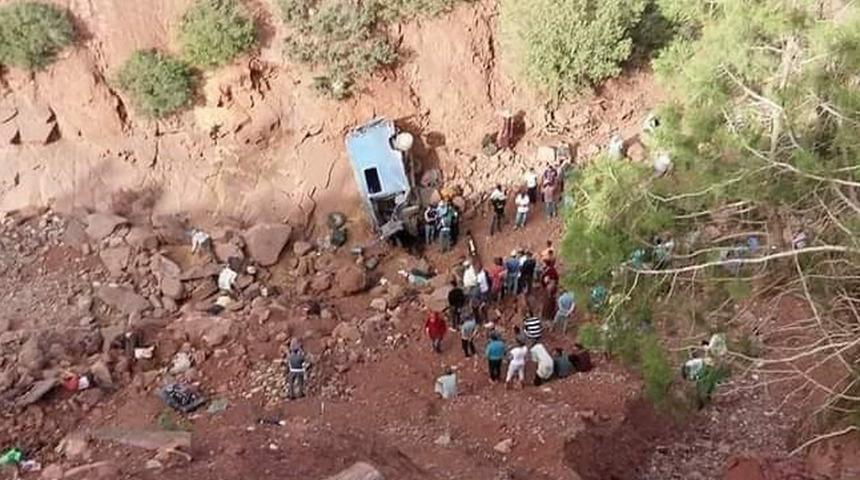 Fas'ta minibüs şarampole yuvarlandı! 24 kişi hayatını kaybetti