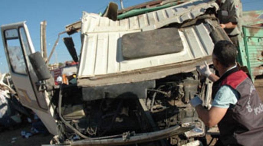 İdil'de minib&uuml;s devrildi: 11 &ouml;l&uuml;