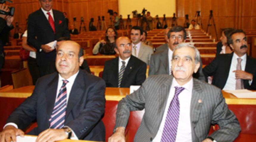 DTP'liler K&uuml;rt konferasına katılıyor