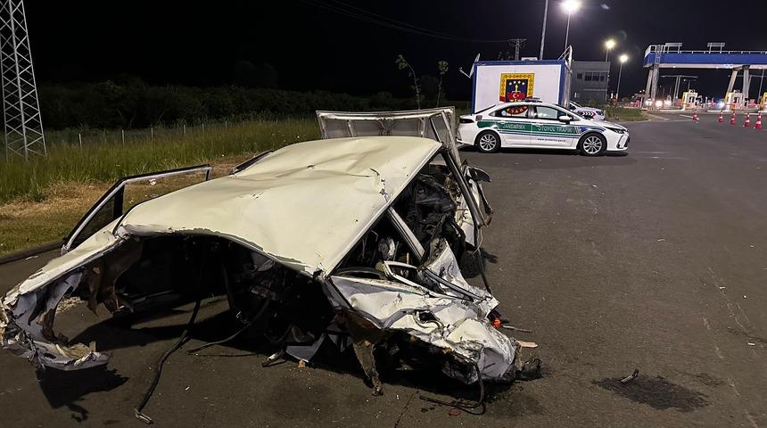 Kuzey Marmara Otoyolu'nda arızalanan otomobile çarpan cipin sürücüsü yaralandı