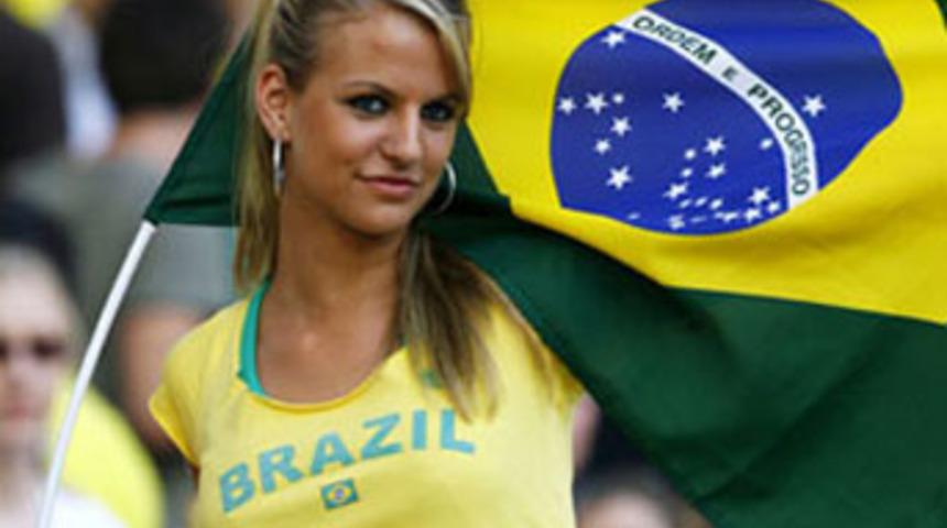 Trib&uuml;nlerin g&uuml;zel y&uuml;zleri! <font color="red">Galeri</font>