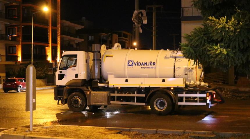 Menemen'de ana isale hattının patlaması su baskınlarına neden oldu