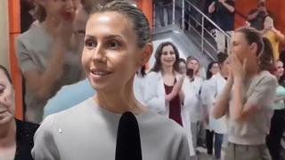 Suriye'de uzun zaman sonra bir ilk! Esma Esad'ın görüntüleri servis edildi: Güller atıldı, alkışlarla karşılandı