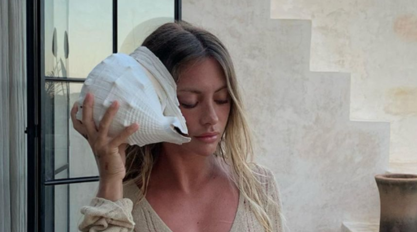 Sosyal medya fenomeni Pauline Tantot köpeğiyle eğlenceli anlarını paylaştı! “Kim oynamak ister?”