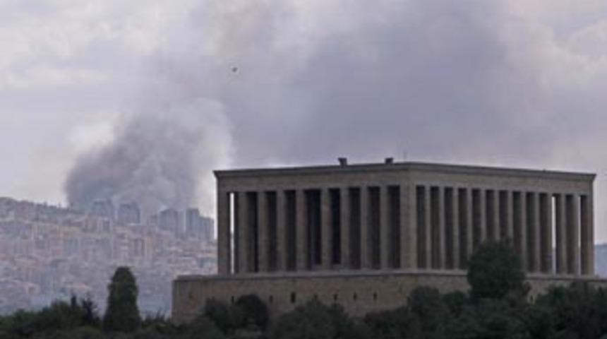 Ankara'da orman yangını s&ouml;nd&uuml;r&uuml;ld&uuml;.