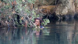 Su kanalında can pazarı! Ayağı kayıp düştü, ağaç dalına tutunarak hayatta kaldı
