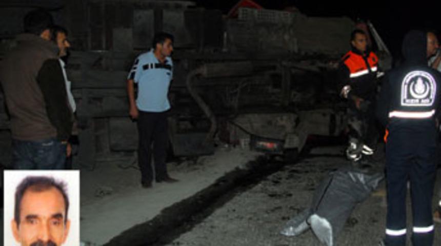 Yol ortasına bırakılan kum &ouml;ld&uuml;rd&uuml;