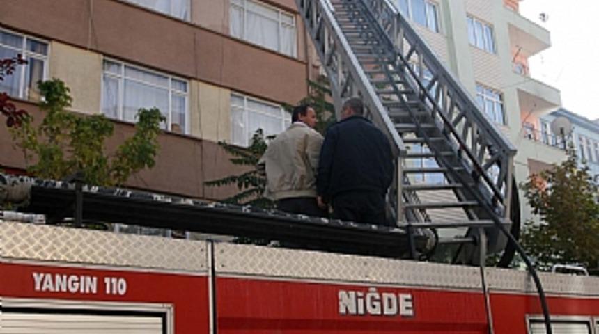 Tecav&uuml;z kardeşlerin evinde yangın &ccedil;ıktı 