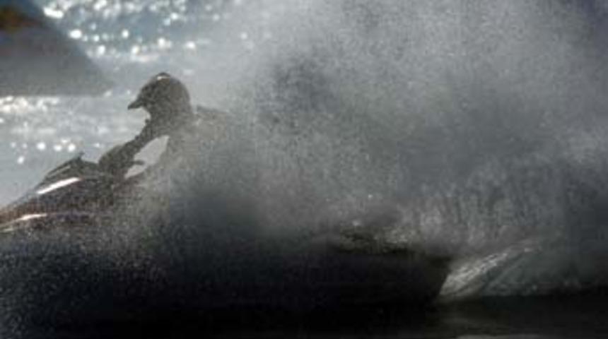 Antalya'da plajlardaki jet skilere kısıtlama