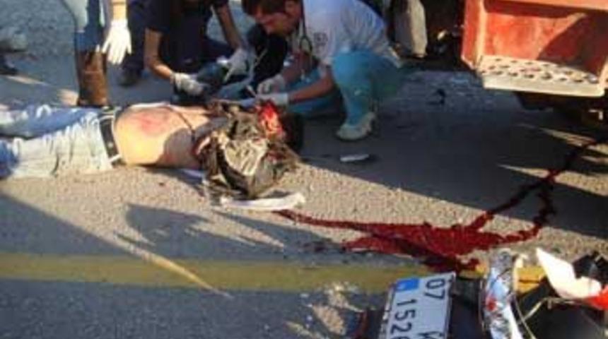 Kemer'de &ouml;l&uuml;m kavşağı yine can aldı