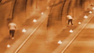 Tünelde bir anda yere yığıldı: Talihsiz adamın ölüm anı kamerada! 