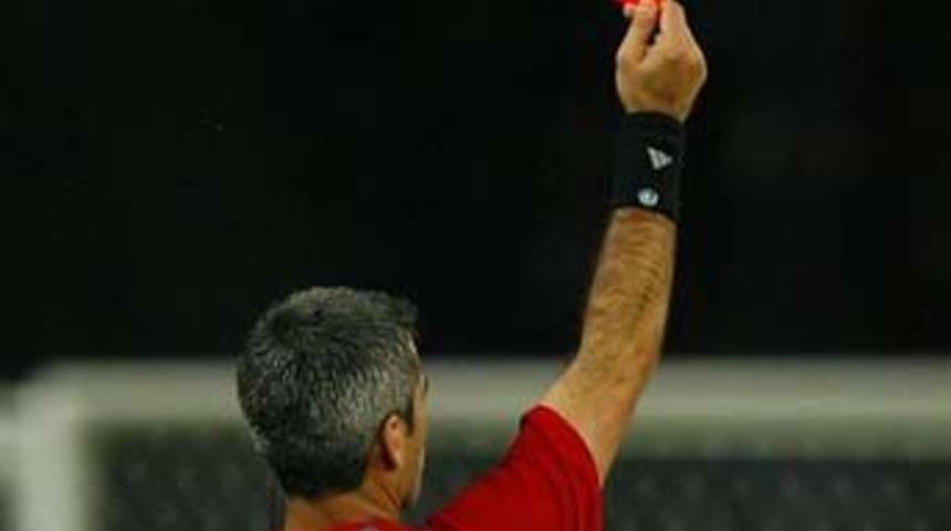 &Ouml;nce kırmızı kart, sonra tabanca &ccedil;ekti