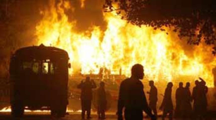 Pakistan'daki olaylarda 4 kişi &ouml;ld&uuml;