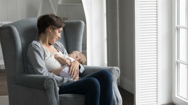 Emziren anne ne yerse bebek ishal olur? Bebek ishal olunca emziren anne ne yemeli?