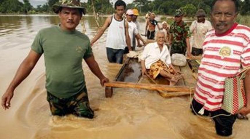 Endonezya'da sel: 118 kişi &ouml;ld&uuml; ya da kayıp
