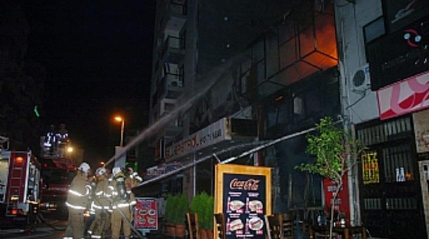 İzmir'de alevli gece