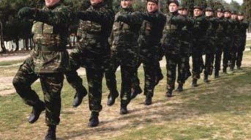 &Ouml;zcan: ''Askerlik s&uuml;resi eşitleniyor"