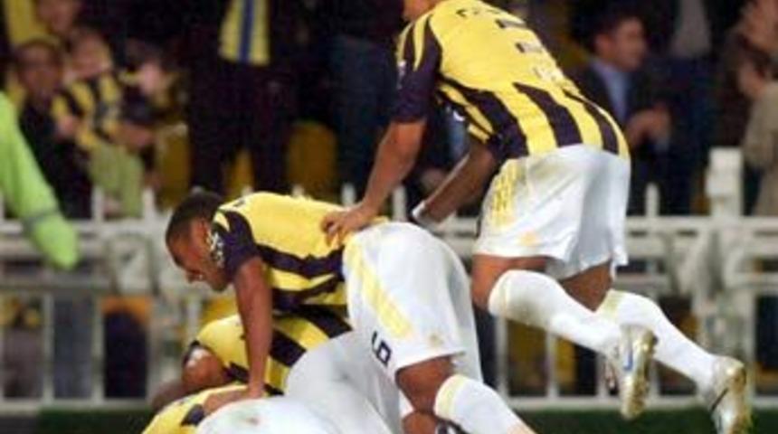 Fener'in y&uuml;z&uuml; g&uuml;l&uuml;yor: 4-1