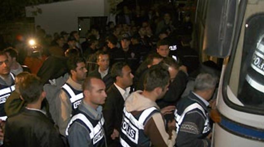 Enerji yolsuzluğunda &uuml;st d&uuml;zey b&uuml;rokratlara g&ouml;zaltı