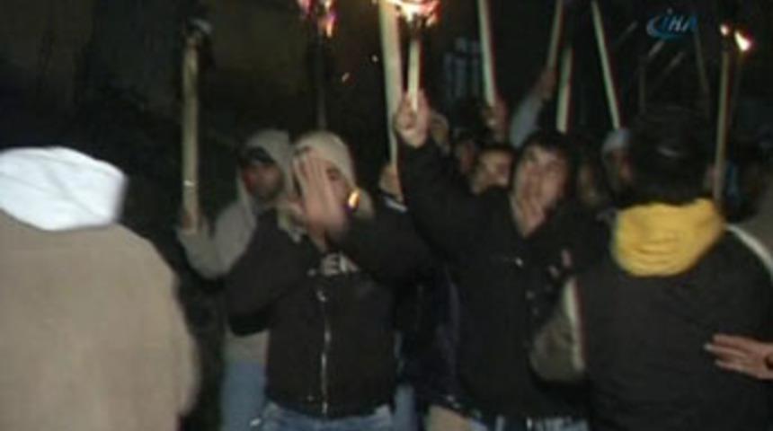 Maltepe'de meşaleli yıkım protestosu