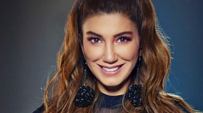 Şarkıcı Nadide Sultan 'Doğalım' diyen estetiklileri ti'ye aldı! "Herkes bu doğallığı yakalayamıyor"