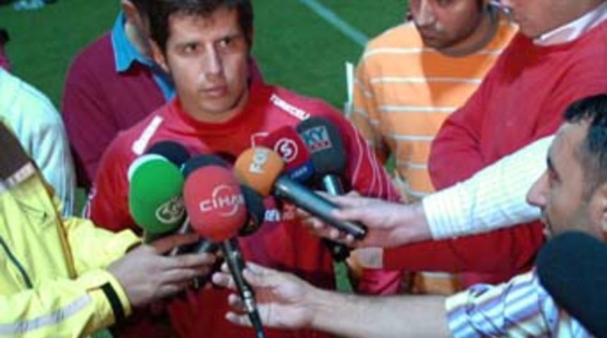 Emre'den aşk haberlerine yalanlama