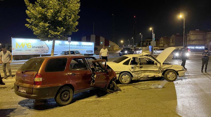Kayseri'de iki otomobilin çarpıştığı kazada 5 kişi yaralandı