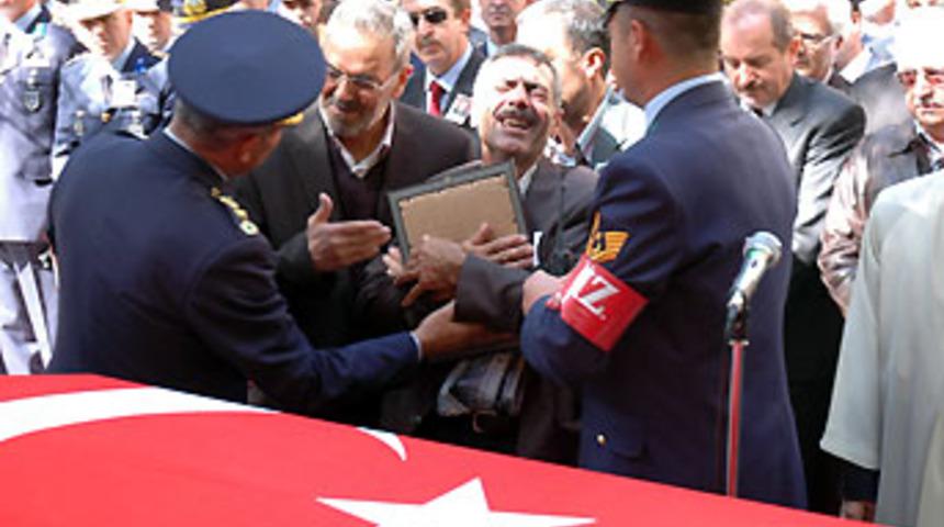 Şehit asteğmen son yolculuğuna uğurlandı