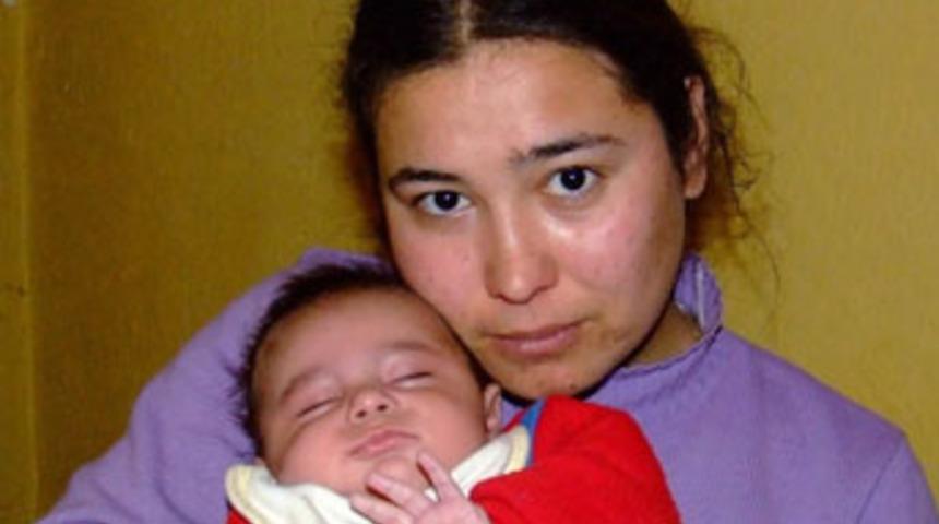 "Kız olmadığı" gerek&ccedil;esiyle d&ouml;v&uuml;lerek, kovuldu