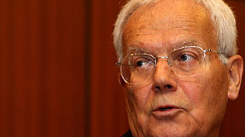 Tezi&ccedil;: "Politik s&ouml;ylemlerden uzak durma kararı aldım"