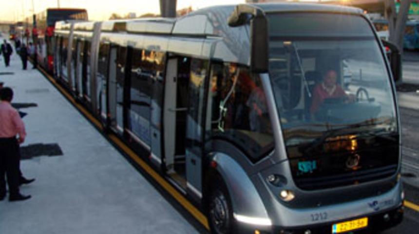 Metrob&uuml;s yayaya &ccedil;arptı