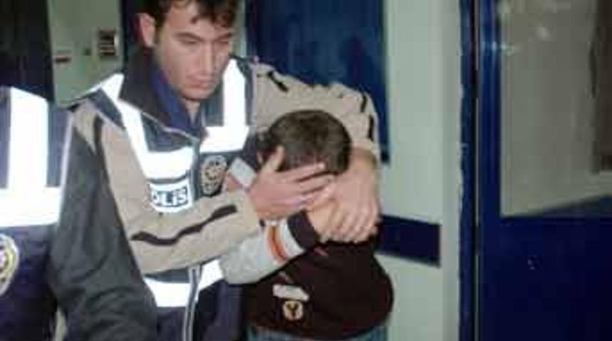 13 yaşındaki &ccedil;ocuk arkadaşını ağır yaraladı