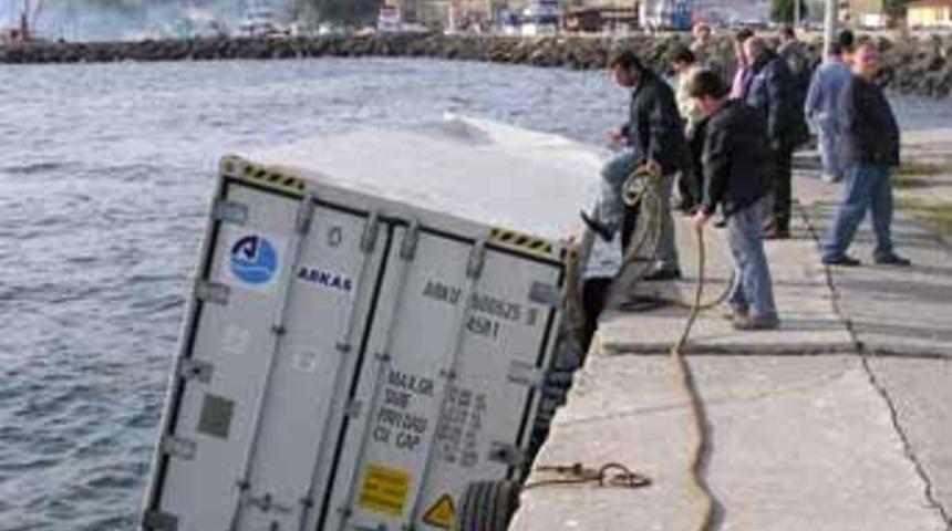 Karadeniz'de esrarengiz konteynır bulundu