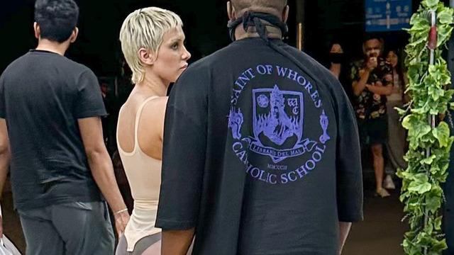 Kanye West'in yeni eşi ilginç kıyafetleriyle gündemde! Birisi ona yardım etsin