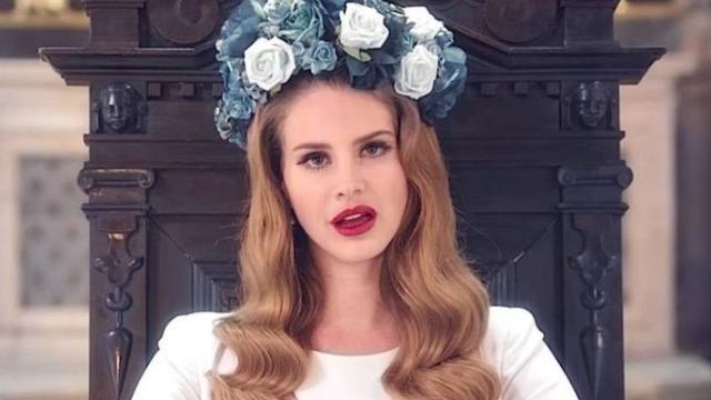 Lana Del Rey garson kıyafeti ile twerk yaptı, sosyal medya yıkıldı! Son halini gören şaştı kaldı