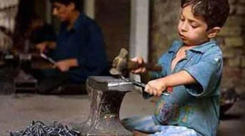 T&uuml;rkiye'de 5 &ccedil;ocuktan biri &ccedil;alışıyor