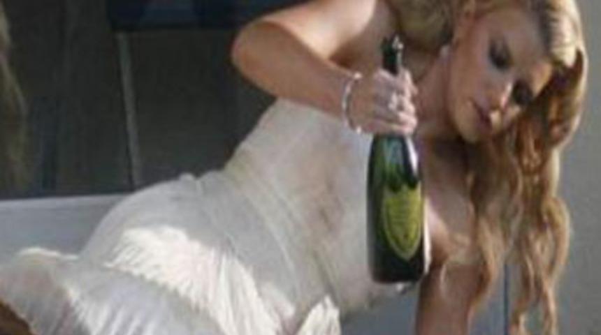 Jessica Simpson'u hi&ccedil; b&ouml;yle g&ouml;rmediniz <font color="red">Galeri</font>