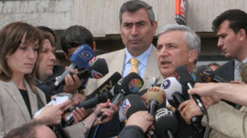 Rekt&ouml;r h&uuml;k&uuml;meti G&uuml;l'e şikayet etti