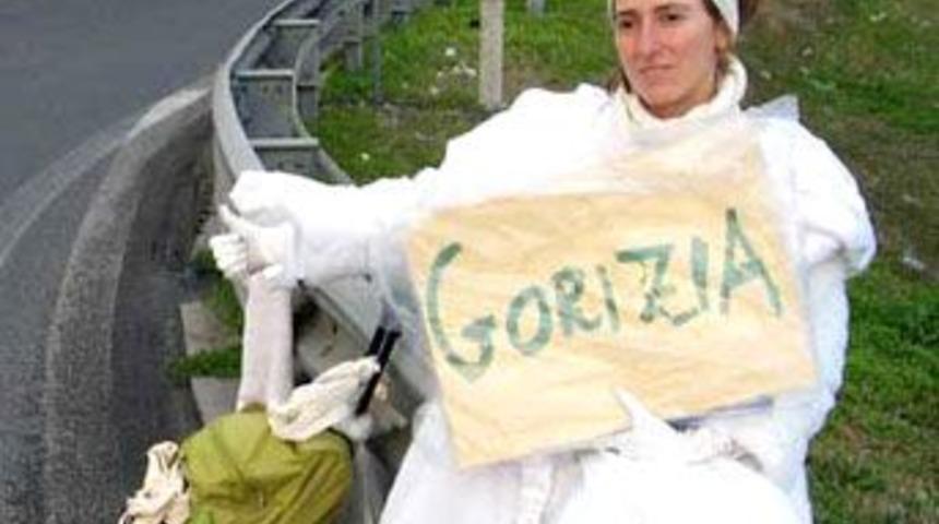 &Ouml;l&uuml; bulunan sanat&ccedil;ının kardeşinden teşekk&uuml;r