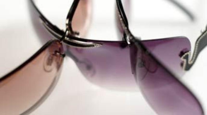 İşporta g&uuml;neş g&ouml;zl&uuml;klerine dikkat