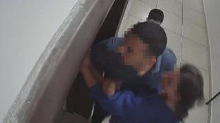 Babayı dövdüler, kızını yerlerde sürükleyip saçlarını yoldular! Tartıştığı komşusunu dövmek için boksör arkadaşını çağırdı