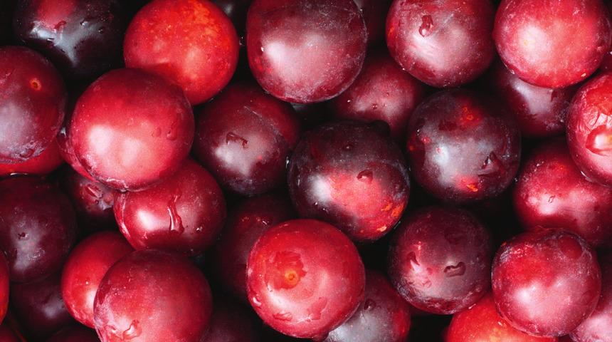 Kırmızı eriğin faydaları nelerdir? Kırmızı erik hangi vitaminleri içerir?