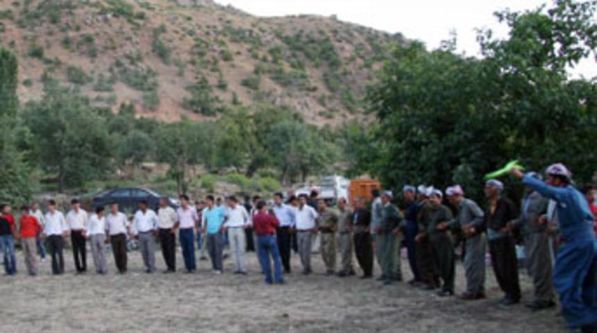 Tepelerde operasyon altta aşiret d&uuml;ğ&uuml;n&uuml;